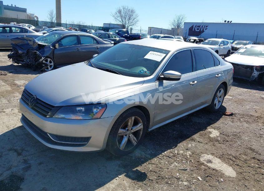 Photo 2 of 2014 Volkswagen Passat 1.8T SE (VIN 1VWBT7A38EC053078)