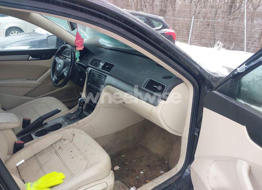 Photo 5 of 2014 Volkswagen Passat 1.8T SE (VIN 1VWBT7A38EC087943)