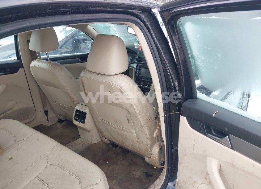 Photo 8 of 2014 Volkswagen Passat 1.8T SE (VIN 1VWBT7A38EC087943)