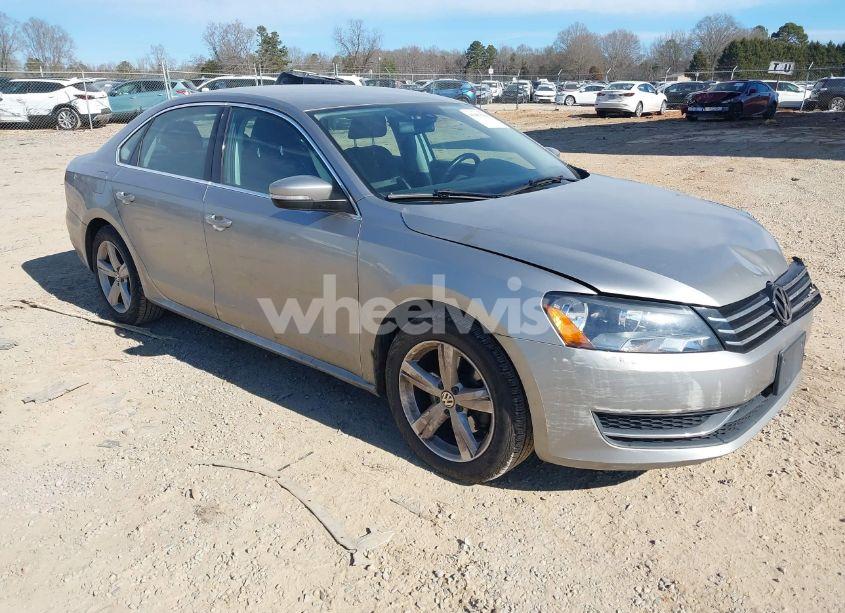 2014 Volkswagen Passat 1.8T SE (VIN 1VWBT7A38EC091653) main photo