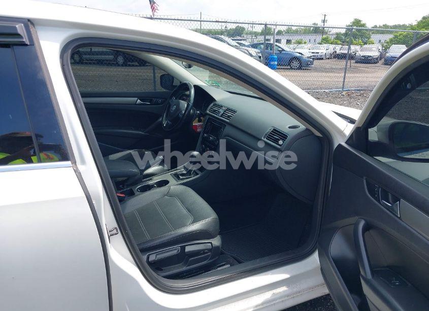 Photo 5 of 2014 Volkswagen Passat 1.8T SE (VIN 1VWBT7A38EC110850)