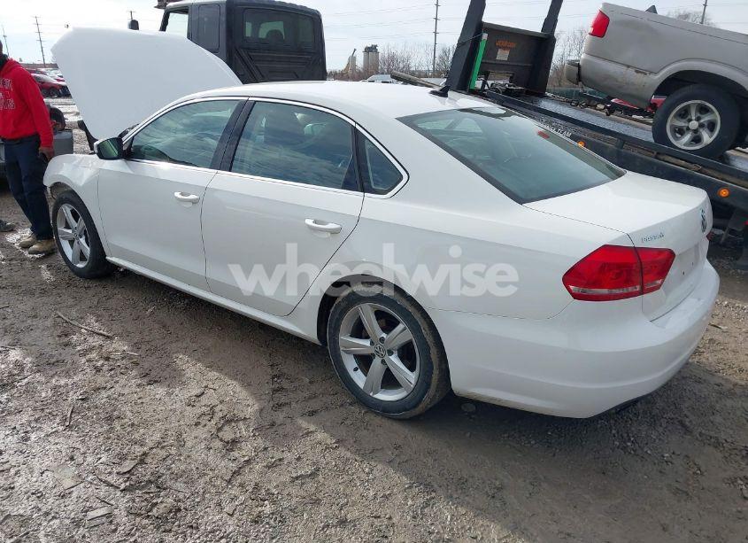 Photo 3 of 2014 Volkswagen Passat 1.8T SE (VIN 1VWBT7A38EC118687)