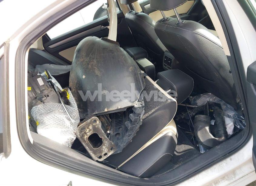 Photo 8 of 2014 Volkswagen Passat 1.8T SE (VIN 1VWBT7A38EC118687)