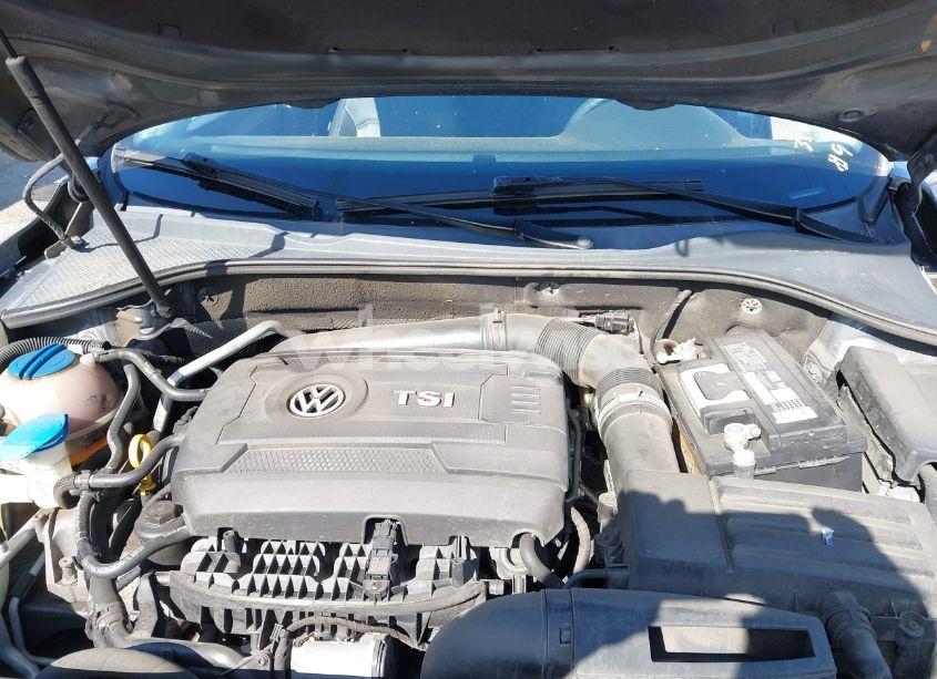 Photo 10 of 2015 Volkswagen Passat 1.8T SE (VIN 1VWBT7A38FC018848)