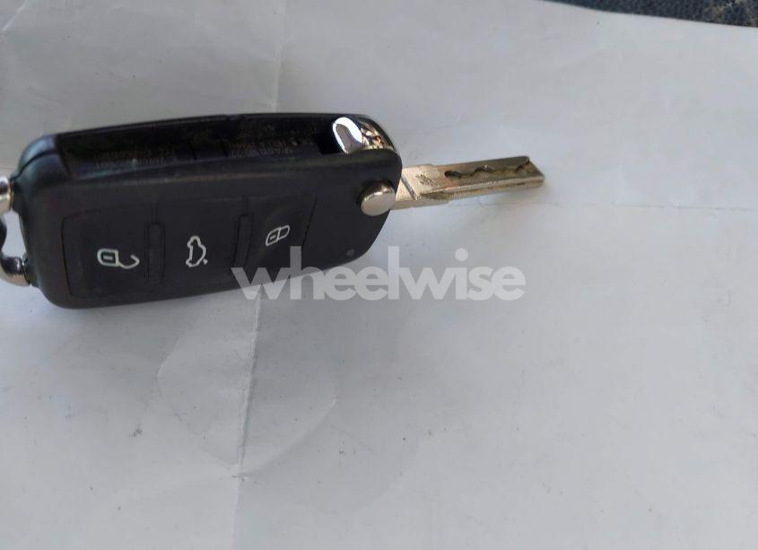 Photo 11 of 2015 Volkswagen Passat 1.8T SE (VIN 1VWBT7A38FC018848)