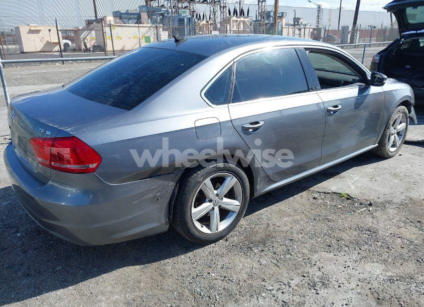 Photo 4 of 2015 Volkswagen Passat 1.8T SE (VIN 1VWBT7A38FC018848)