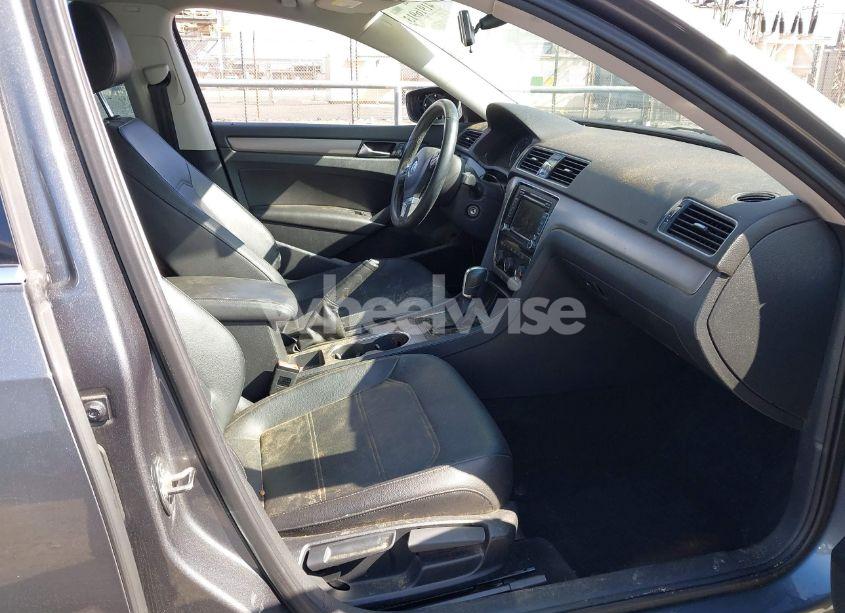 Photo 5 of 2015 Volkswagen Passat 1.8T SE (VIN 1VWBT7A38FC018848)