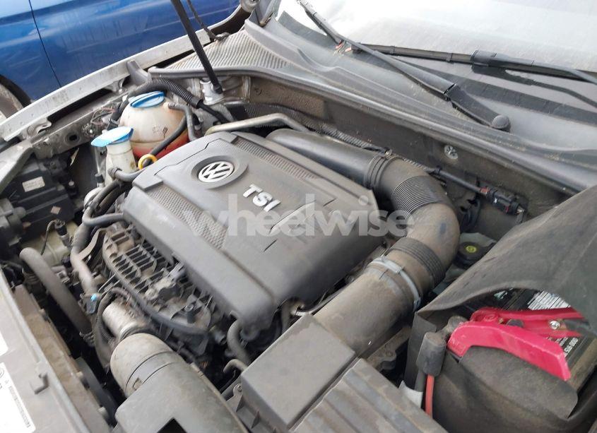 Photo 10 of 2015 Volkswagen Passat 1.8T SE (VIN 1VWBT7A38FC019255)