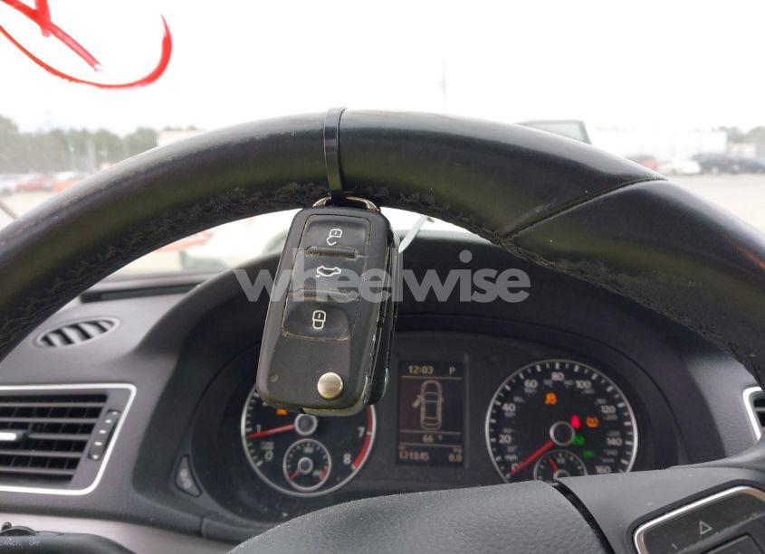 Photo 11 of 2015 Volkswagen Passat 1.8T SE (VIN 1VWBT7A38FC019255)