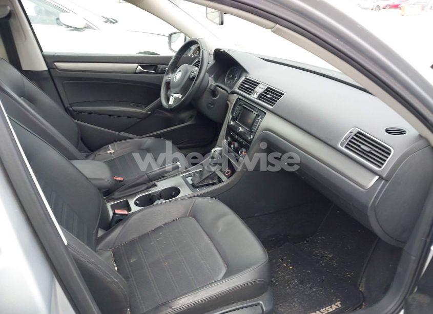 Photo 5 of 2015 Volkswagen Passat 1.8T SE (VIN 1VWBT7A38FC019255)