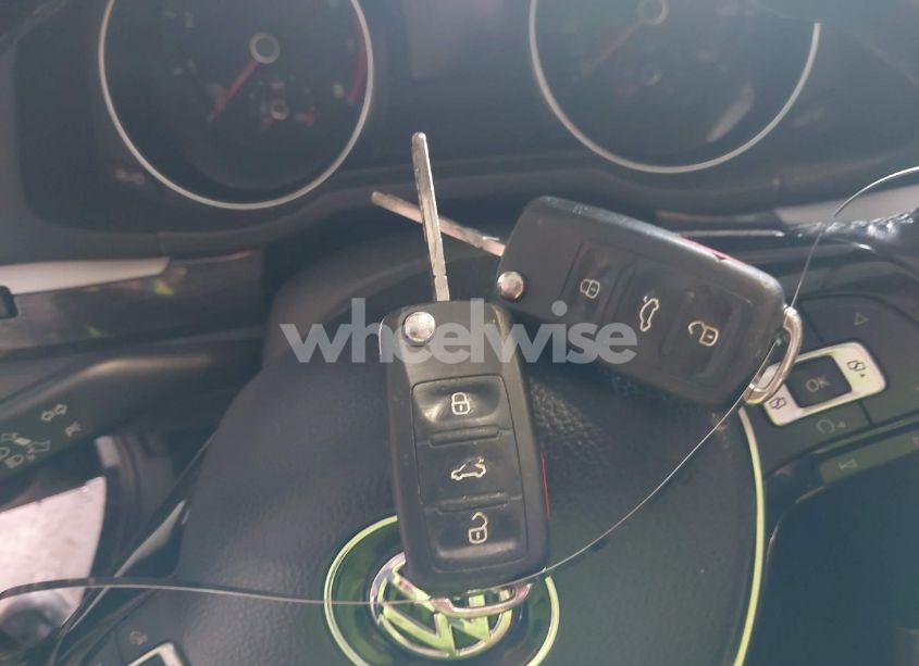 Photo 11 of 2016 Volkswagen Passat 1.8T SE (VIN 1VWBT7A38GC010301)