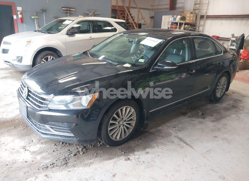 Photo 2 of 2016 Volkswagen Passat 1.8T SE (VIN 1VWBT7A38GC010301)