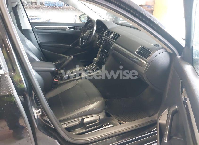 Photo 5 of 2016 Volkswagen Passat 1.8T SE (VIN 1VWBT7A38GC010301)