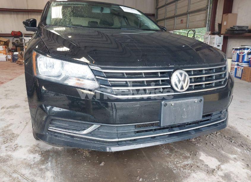 Photo 6 of 2016 Volkswagen Passat 1.8T SE (VIN 1VWBT7A38GC010301)