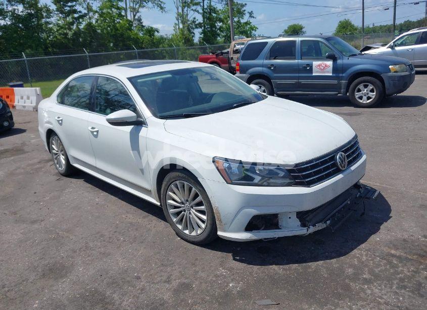 2017 Volkswagen Passat 1.8T SE (VIN 1VWBT7A38HC019341) main photo