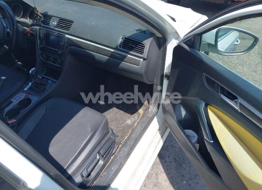 Photo 5 of 2017 Volkswagen Passat 1.8T SE (VIN 1VWBT7A38HC019341)