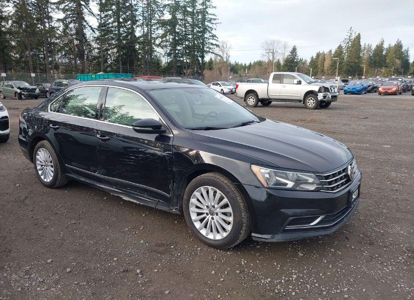 2017 Volkswagen Passat 1.8T SE (VIN 1VWBT7A38HC024765) main photo