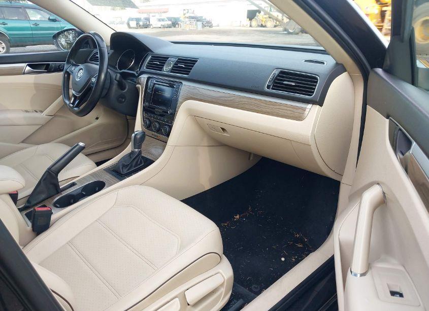 Photo 5 of 2017 Volkswagen Passat 1.8T SE (VIN 1VWBT7A38HC024765)