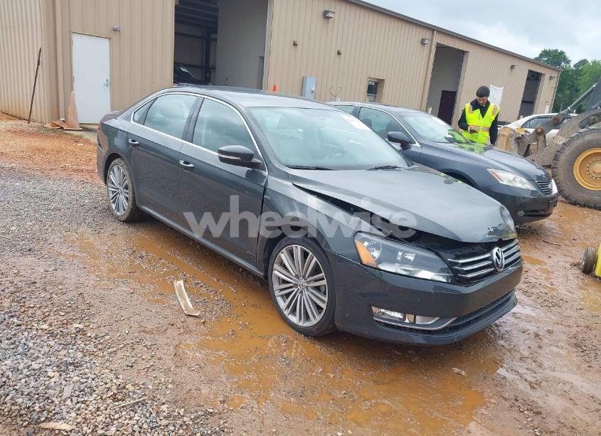 2014 Volkswagen Passat 1.8T SPORT (VIN 1VWBT7A39EC097705) main photo