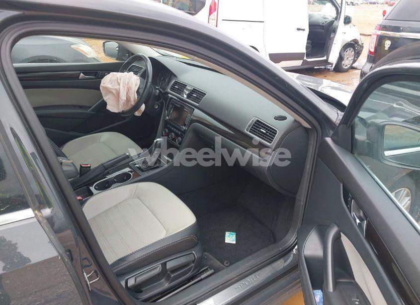 Photo 5 of 2014 Volkswagen Passat 1.8T SPORT (VIN 1VWBT7A39EC097705)