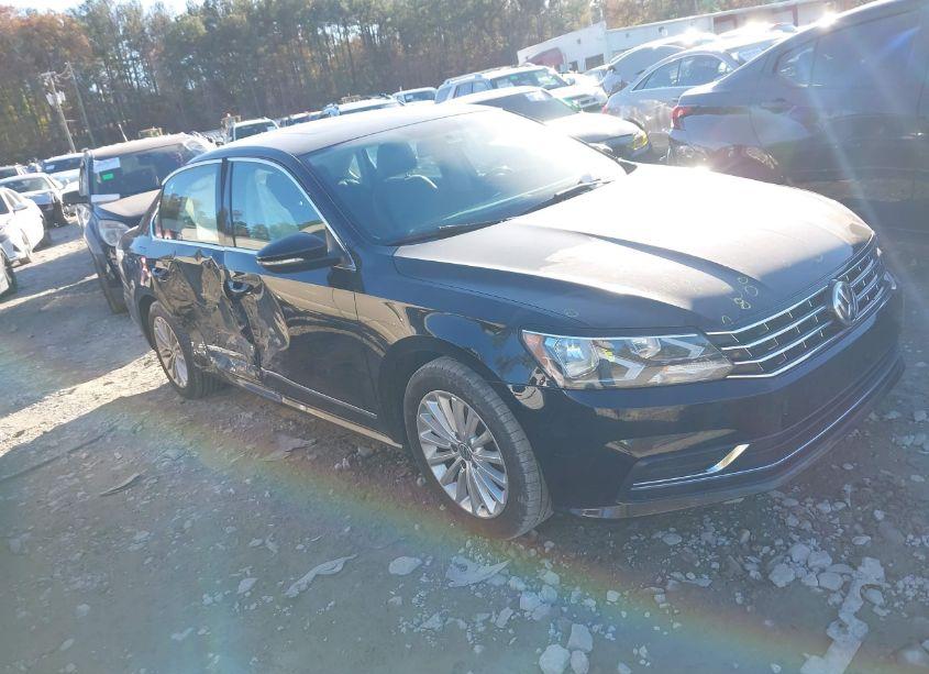 2016 Volkswagen Passat 1.8T SE (VIN 1VWBT7A39GC007861) main photo