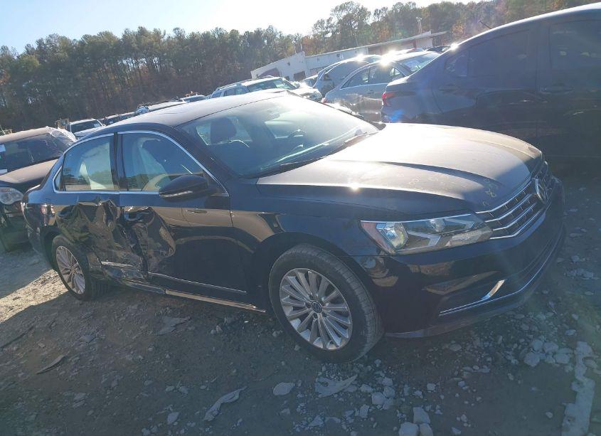 Photo 13 of 2016 Volkswagen Passat 1.8T SE (VIN 1VWBT7A39GC007861)