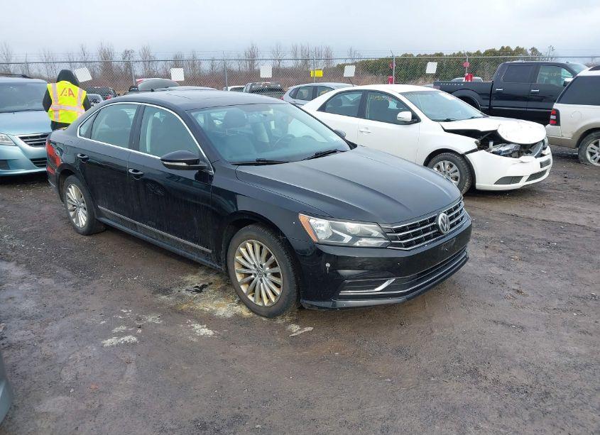 2016 Volkswagen Passat 1.8T SE (VIN 1VWBT7A39GC011456) main photo