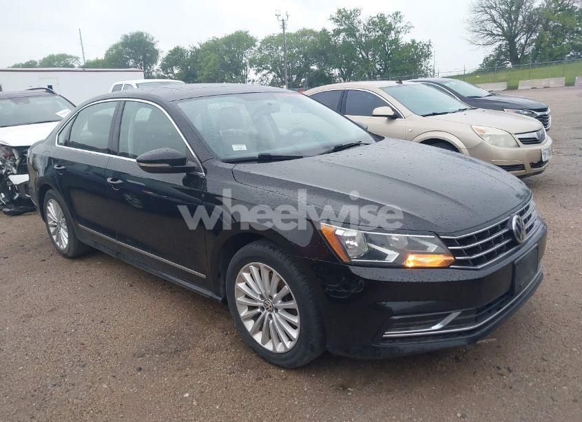 2016 Volkswagen Passat 1.8T SE (VIN 1VWBT7A39GC029231) main photo