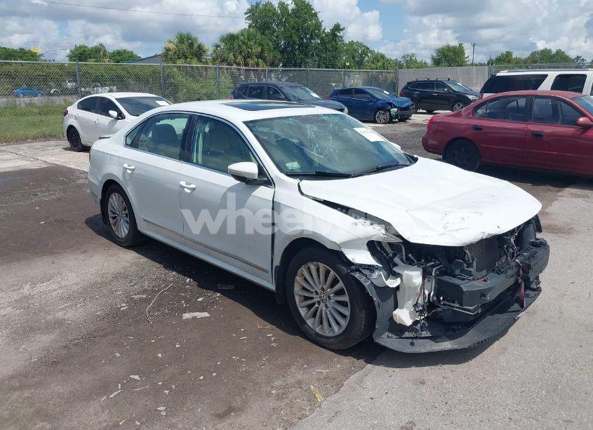 2016 Volkswagen Passat 1.8T SE (VIN 1VWBT7A39GC069860) main photo