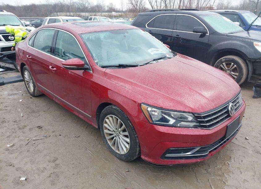 2017 Volkswagen Passat 1.8T SE (VIN 1VWBT7A39HC003522) main photo