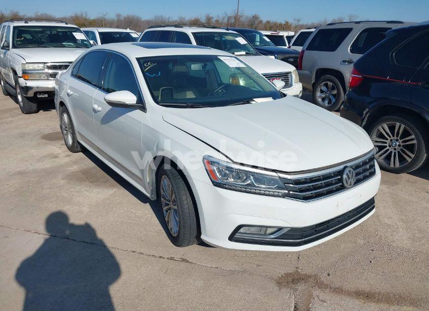 2017 Volkswagen Passat 1.8T SE (VIN 1VWBT7A39HC006355) main photo