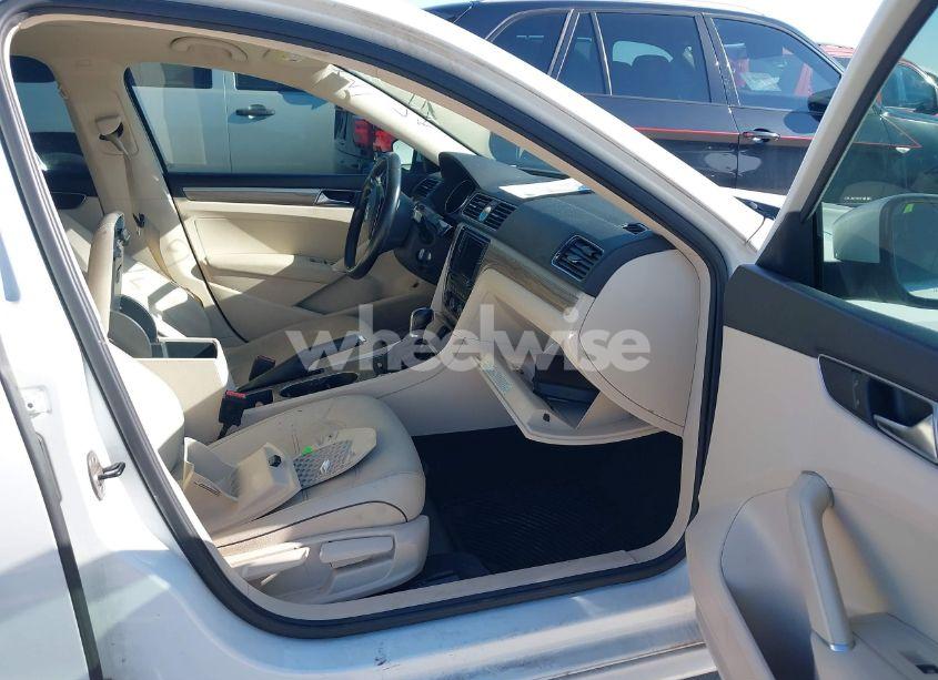 Photo 5 of 2017 Volkswagen Passat 1.8T SE (VIN 1VWBT7A39HC006355)