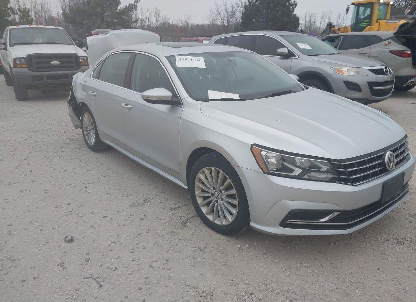 2017 Volkswagen Passat 1.8T SE (VIN 1VWBT7A39HC020126) main photo