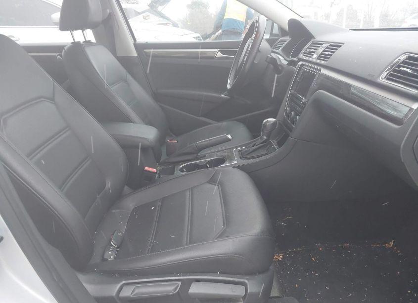 Photo 5 of 2017 Volkswagen Passat 1.8T SE (VIN 1VWBT7A39HC020126)
