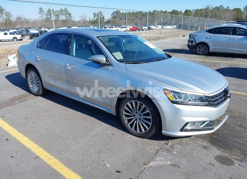 2017 Volkswagen Passat 1.8T SE (VIN 1VWBT7A39HC027965) main photo