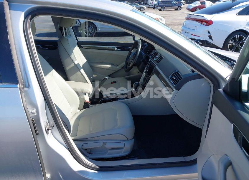 Photo 5 of 2017 Volkswagen Passat 1.8T SE (VIN 1VWBT7A39HC027965)