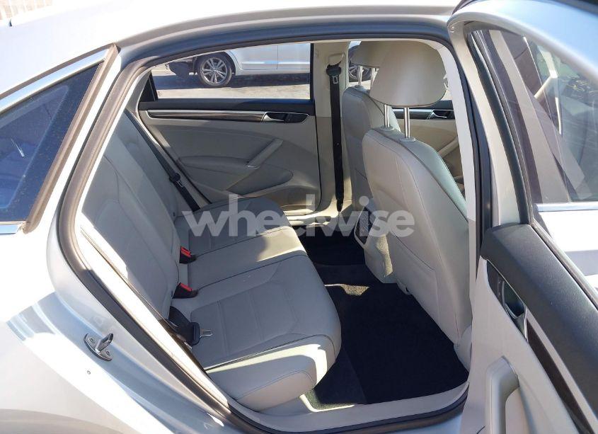 Photo 8 of 2017 Volkswagen Passat 1.8T SE (VIN 1VWBT7A39HC027965)