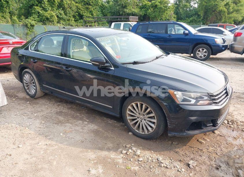 2017 Volkswagen Passat 1.8T SE (VIN 1VWBT7A39HC032213) main photo