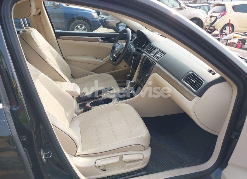 Photo 5 of 2017 Volkswagen Passat 1.8T SE (VIN 1VWBT7A39HC032213)