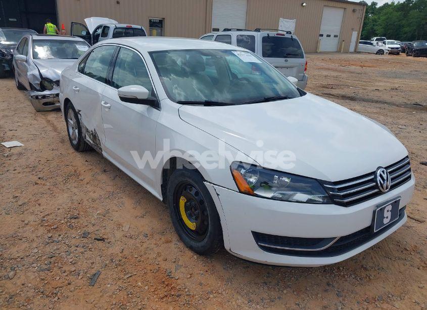 2014 Volkswagen Passat 1.8T SE/1.8T SPORT (VIN 1VWBT7A3XEC042650) main photo