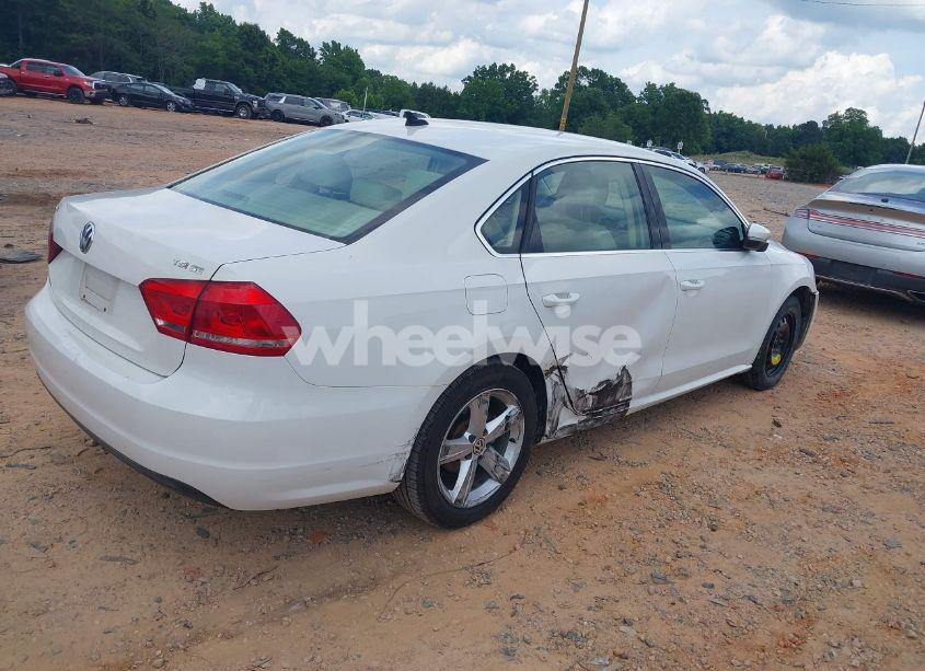 Photo 4 of 2014 Volkswagen Passat 1.8T SE/1.8T SPORT (VIN 1VWBT7A3XEC042650)