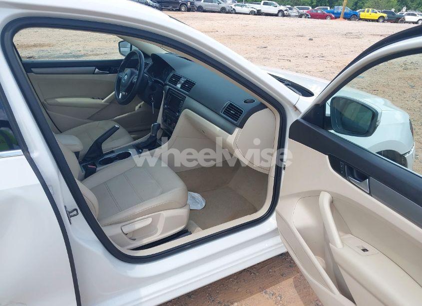 Photo 5 of 2014 Volkswagen Passat 1.8T SE/1.8T SPORT (VIN 1VWBT7A3XEC042650)