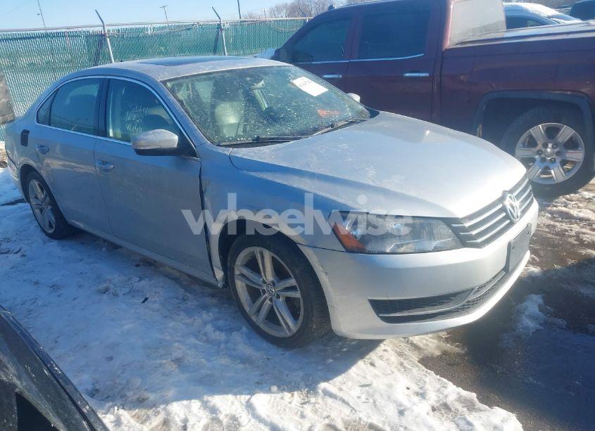 2014 Volkswagen Passat 1.8T SE (VIN 1VWBT7A3XEC049338) main photo