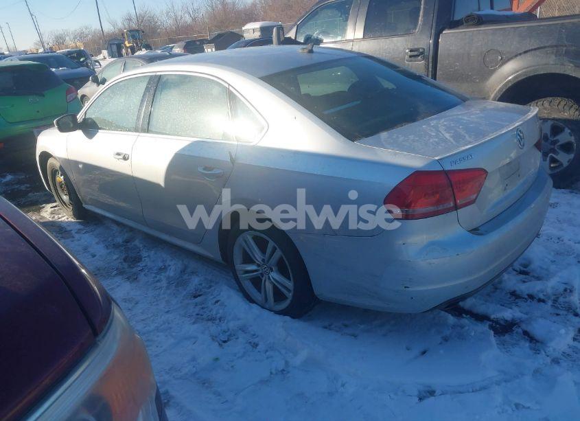 Photo 3 of 2014 Volkswagen Passat 1.8T SE (VIN 1VWBT7A3XEC049338)