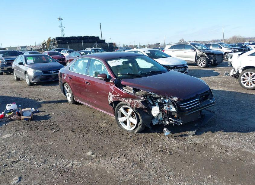 2014 Volkswagen Passat 1.8T SE (VIN 1VWBT7A3XEC087278) main photo