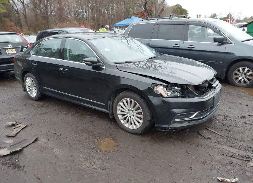 2016 Volkswagen Passat 1.8T SE (VIN 1VWBT7A3XGC008954) main photo