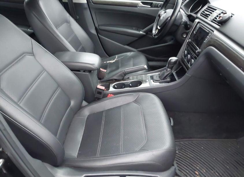 Photo 5 of 2016 Volkswagen Passat 1.8T SE (VIN 1VWBT7A3XGC008954)