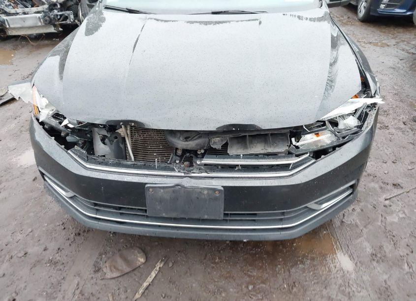 Photo 6 of 2016 Volkswagen Passat 1.8T SE (VIN 1VWBT7A3XGC008954)