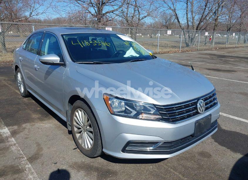 2016 Volkswagen Passat 1.8T SE (VIN 1VWBT7A3XGC048208) main photo