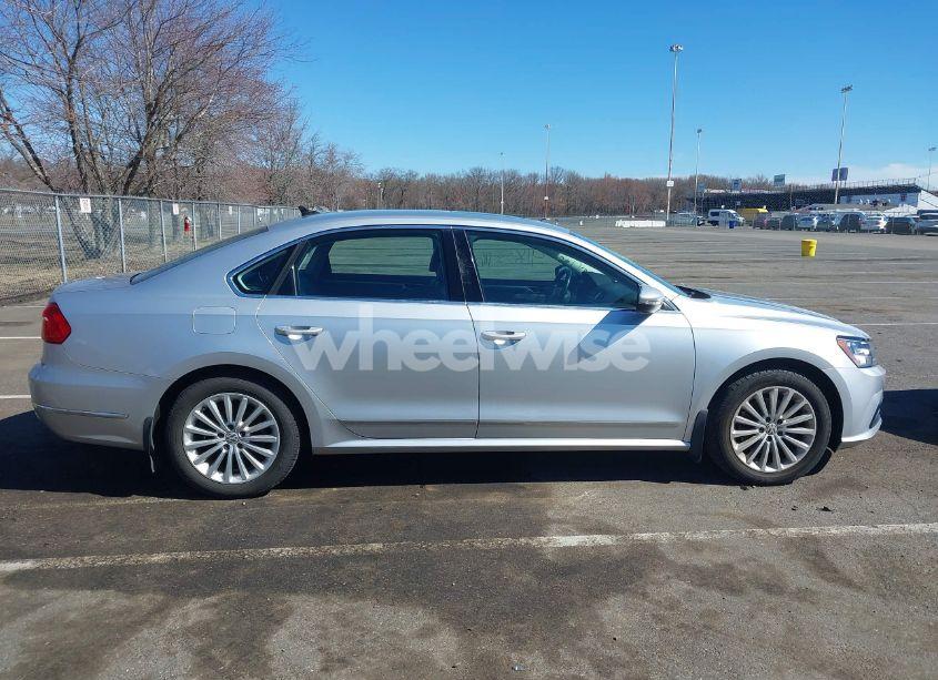 Photo 13 of 2016 Volkswagen Passat 1.8T SE (VIN 1VWBT7A3XGC048208)
